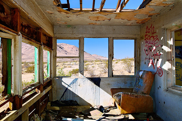 Sunporch with La-Z-Boy – Mojave, California – 2013