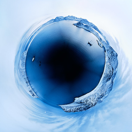 Moon Under Virgo Bay – Virgohamna, Danskøya, Svalbard – 2022